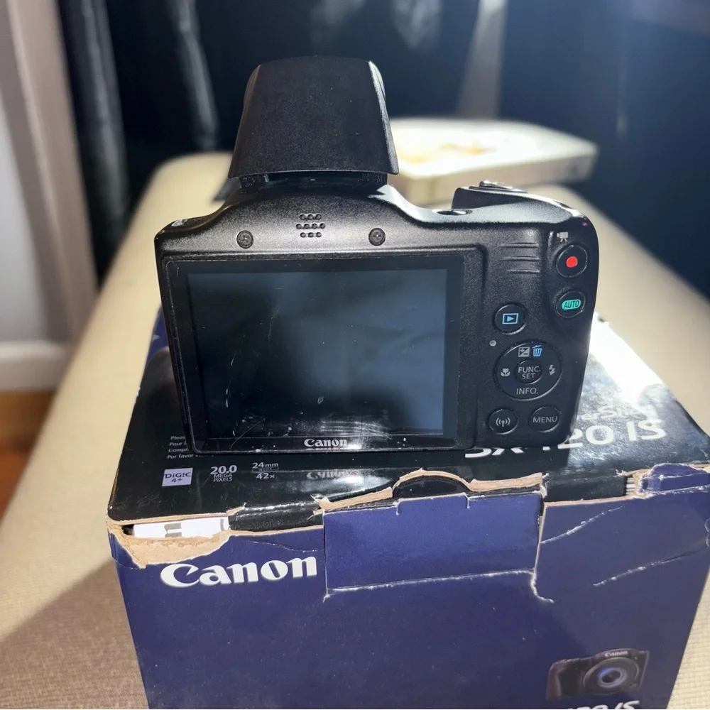 Canon PowerShot SX420 IS Digital Camera in Black